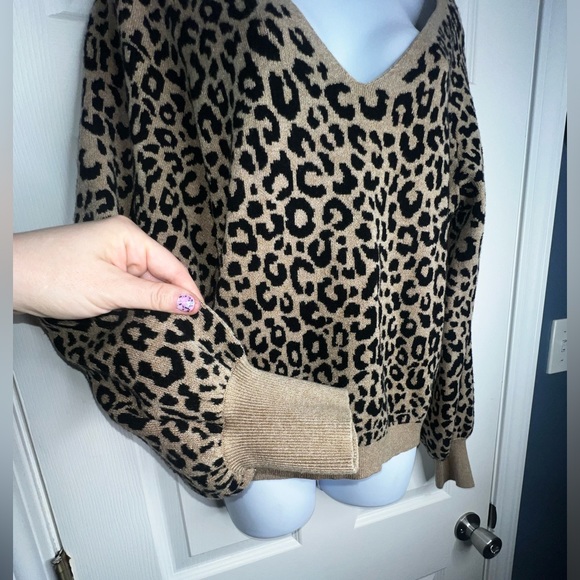 Abercrombie & Fitch Womens Medium Brown Animal Print Knit Sweater Top A&F M Soft - Picture 5 of 13